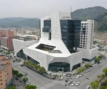 300901 中胤时尚：关于公司股东违规减持公司股份并致歉暨提前终止减持计划公告