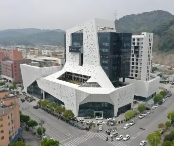300901 中胤时尚：关于公司股东违规减持公司股份并致歉暨提前终止减持计划公告