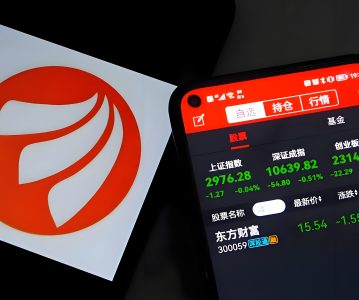 东方财富实控人父亲及妻子拟转让1.5%股份，市值超64亿元