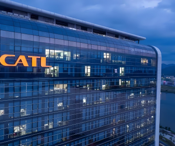 遭联合创始人百亿级减持后首个交易日，宁德时代市值蒸发超千亿！