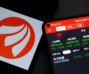 5500万！东方财富老将程磊集中竞价减持260万股，近年来通过减持累计套现近3.05亿元